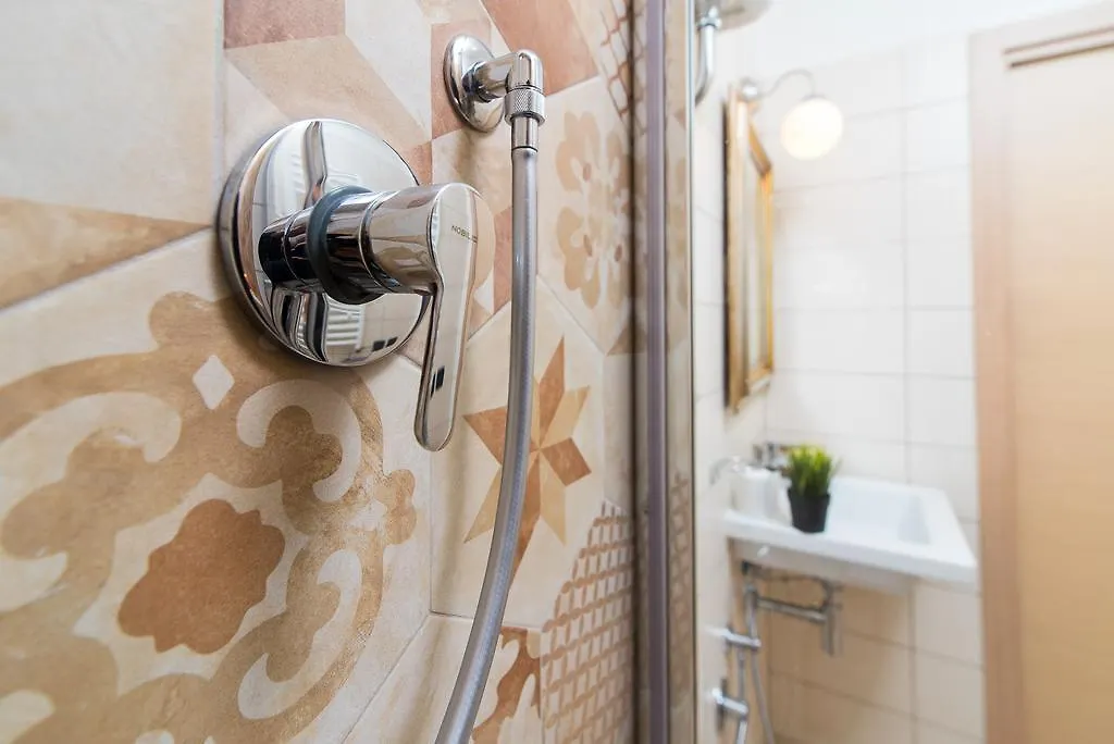 B&B Arco Di Gallieno Rome Bed & Breakfast